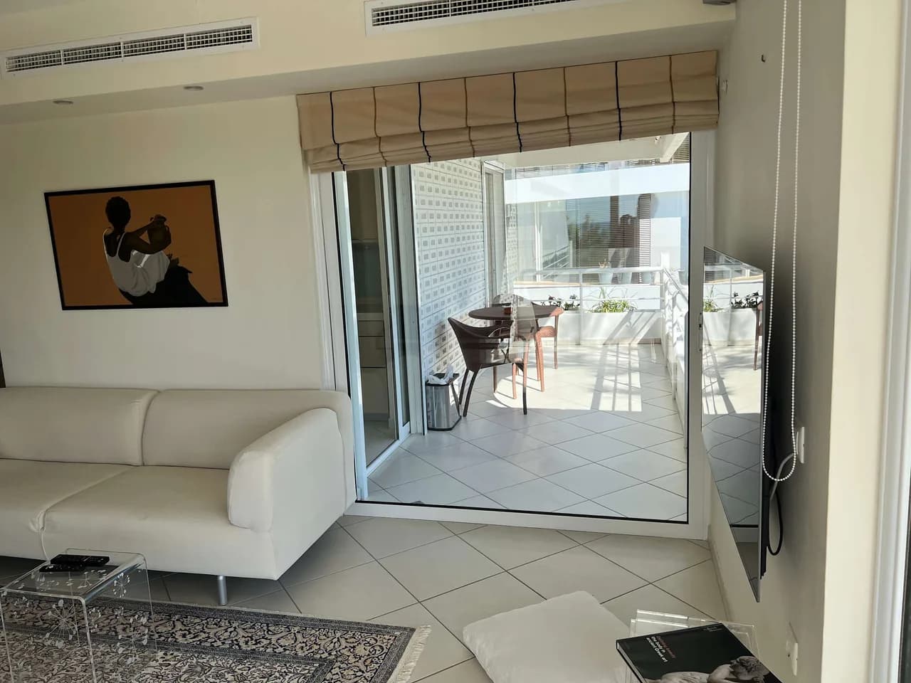 Modern Coastal Getaway with Panoramic Views photo 4