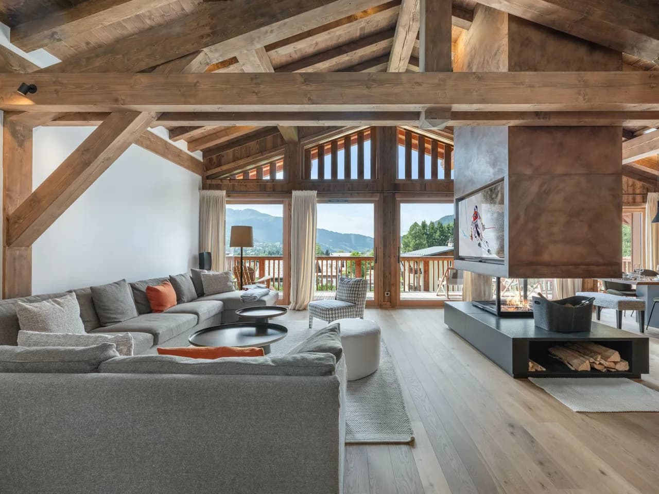 Stylish Ski Retreat With Private Sauna photo 3