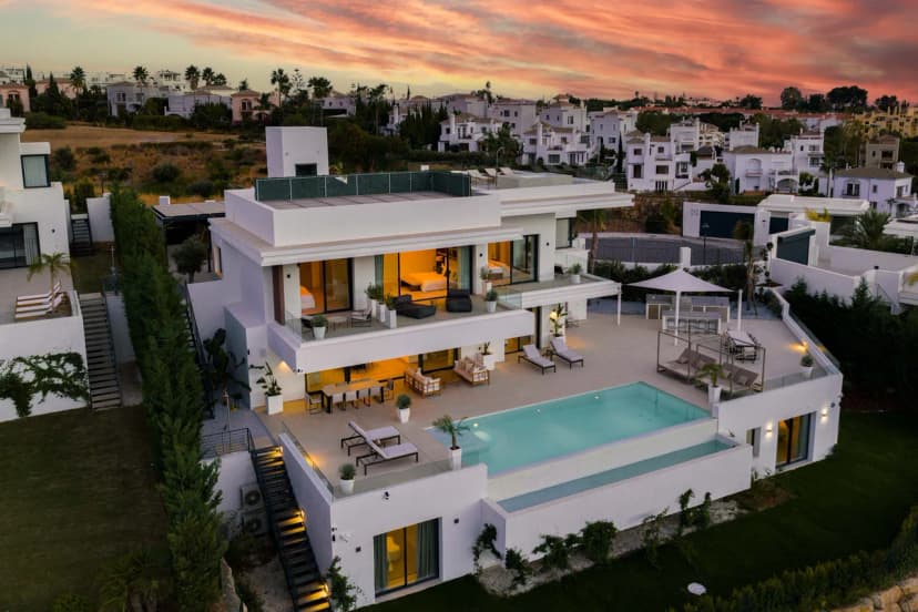 Sea View Seven Bedroom Villa in Marbella