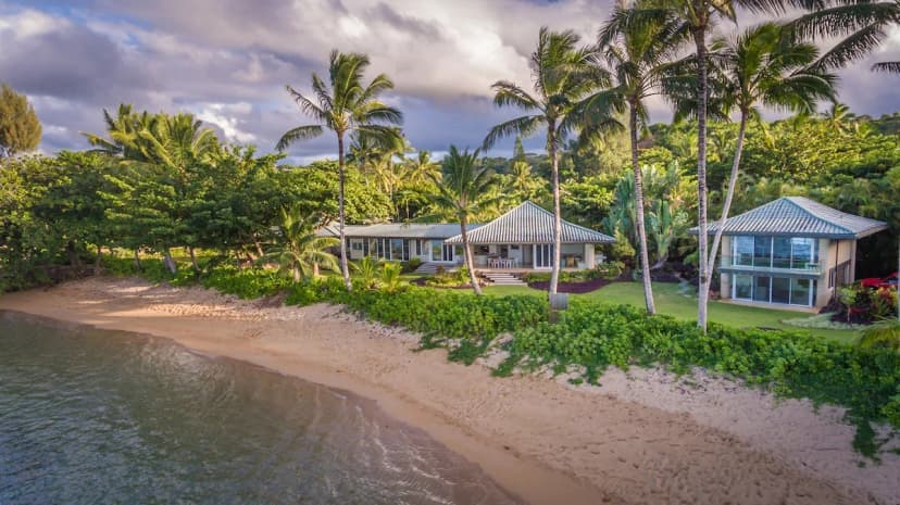 Beachfront Four Bedroom Villa in Kauai