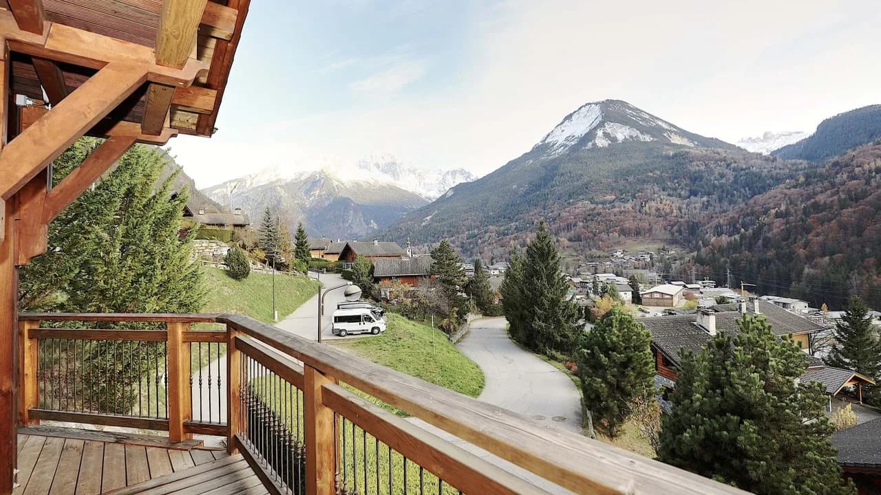 Cozy Ski Chalet With Mountain Views photo 3