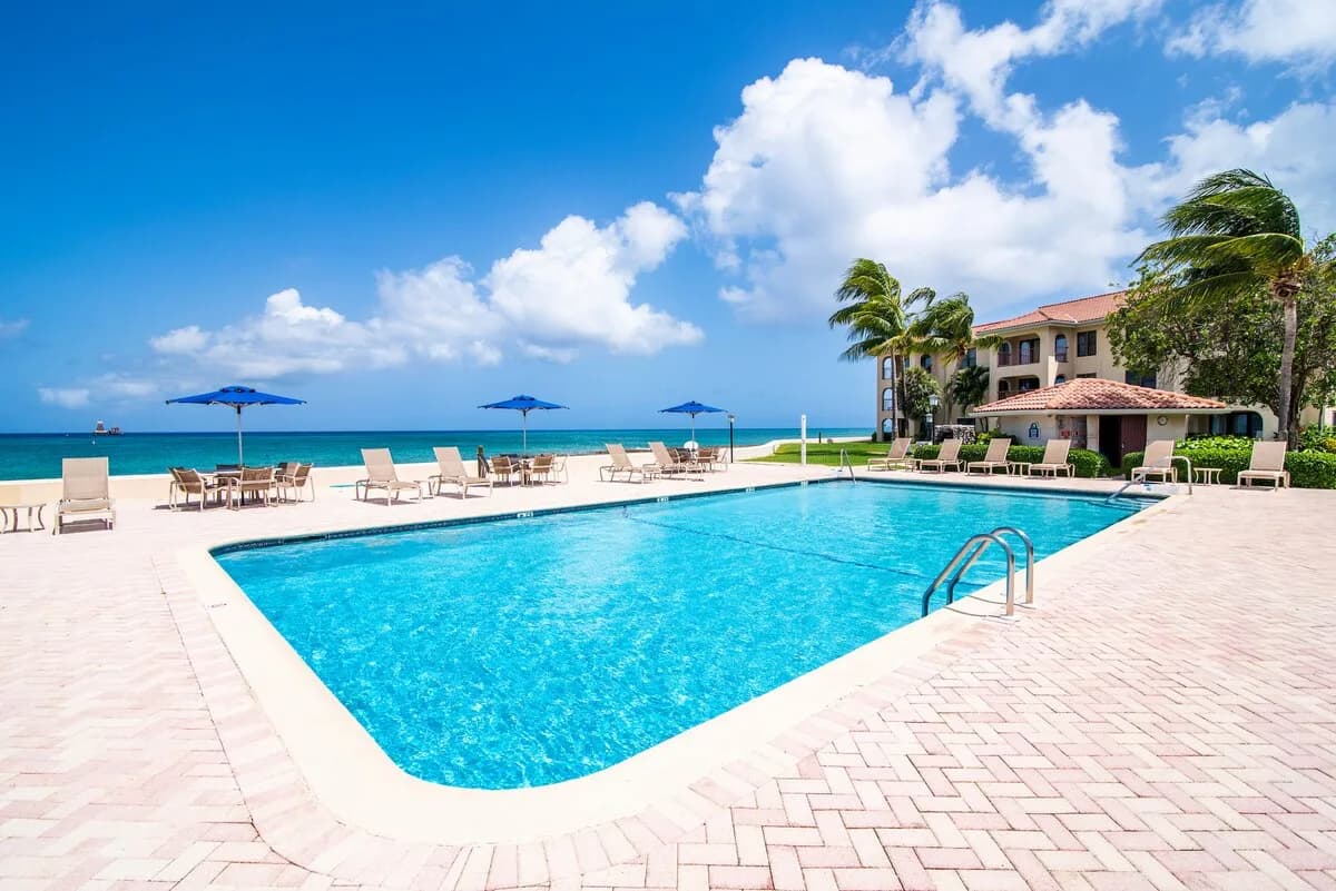 Oceanfront Two Bedroom Villa in Seven Mile Beach Cayman photo 3
