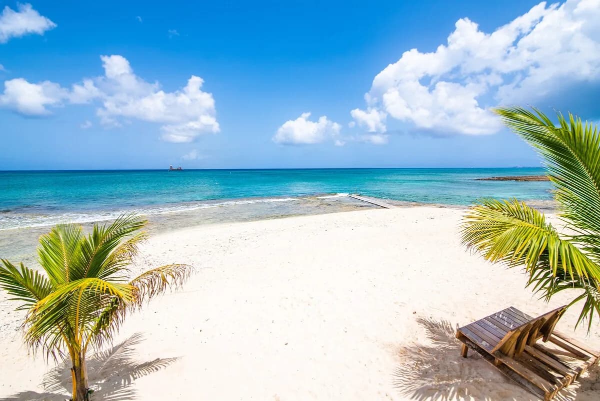 Oceanfront Two Bedroom Villa in Seven Mile Beach Cayman photo 4