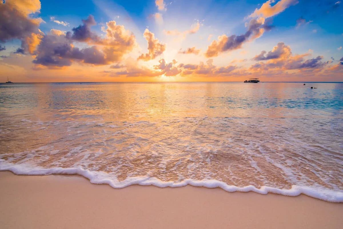 Oceanfront Two Bedroom Villa in Seven Mile Beach Cayman photo 5