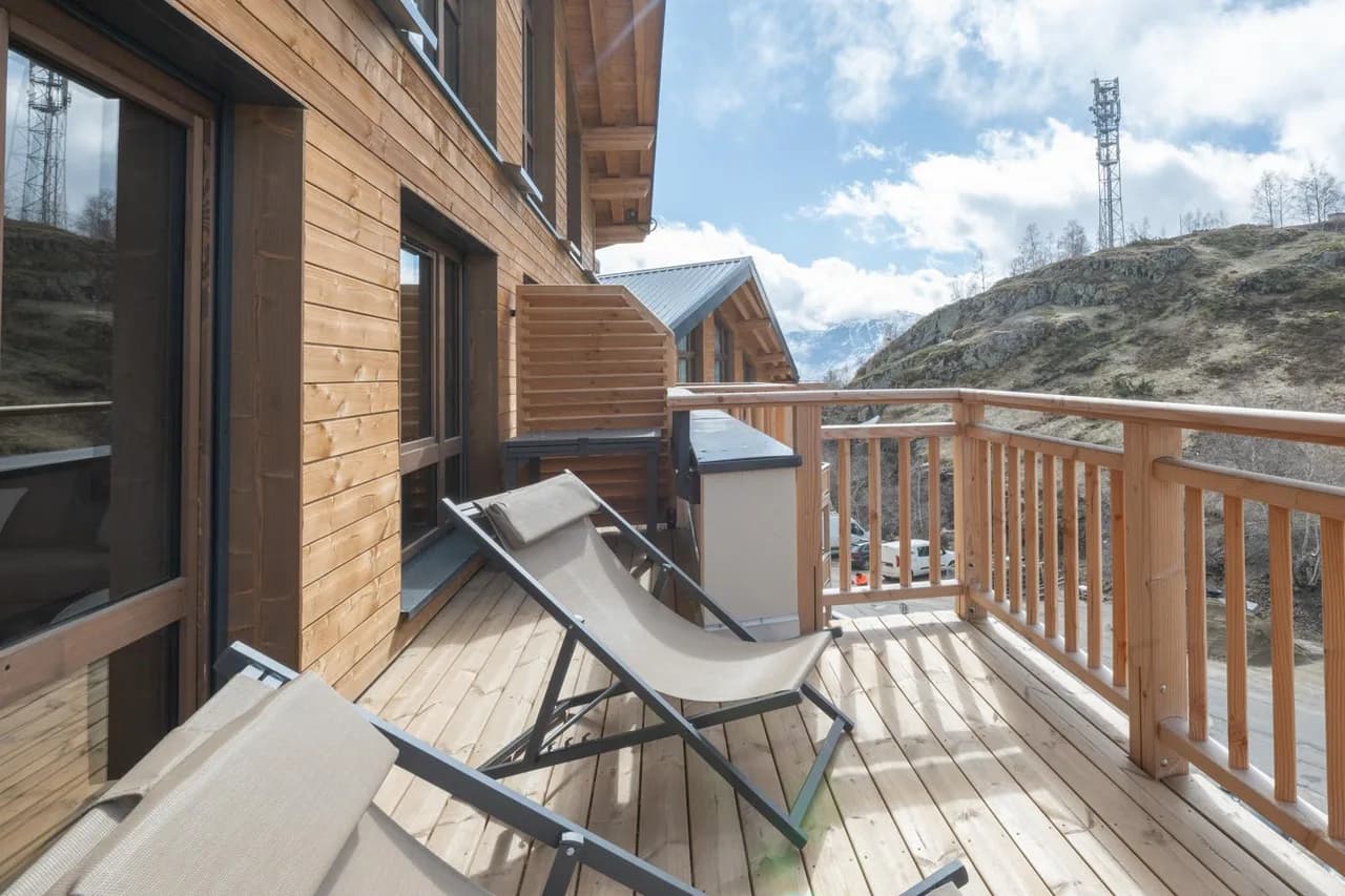 Elegant Alpine Apartment With Balcony Retreat photo 3