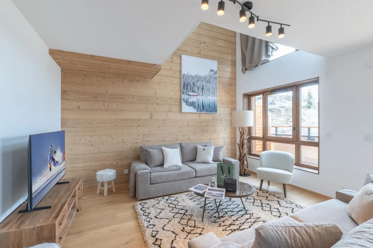 Elegant Alpine Apartment With Balcony Retreat photo 4