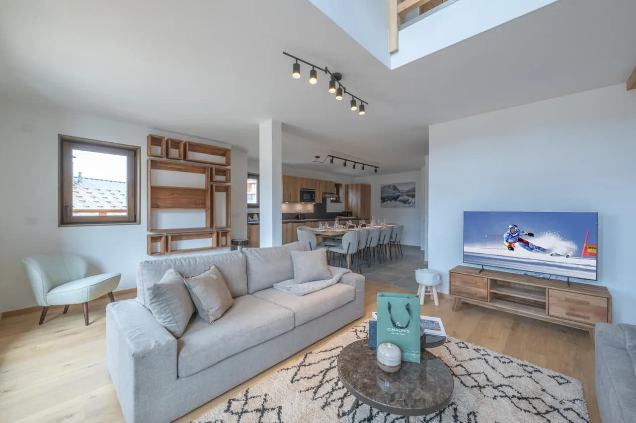 Elegant Alpine Apartment With Balcony Retreat photo 5