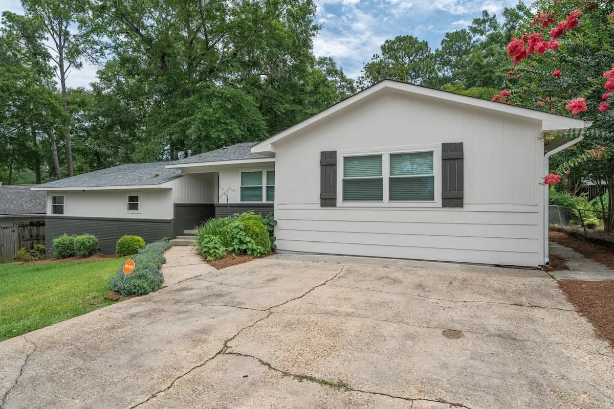 Garden-Facing Four Bedroom Home in Hattiesburg photo 2