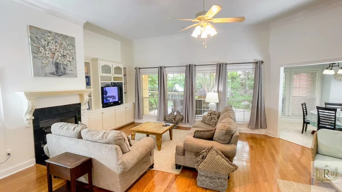 Spacious King Suite Home With Serene Patio