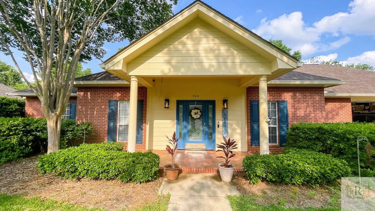 Serene Garden Villa in Hattiesburg Mississippi photo 2