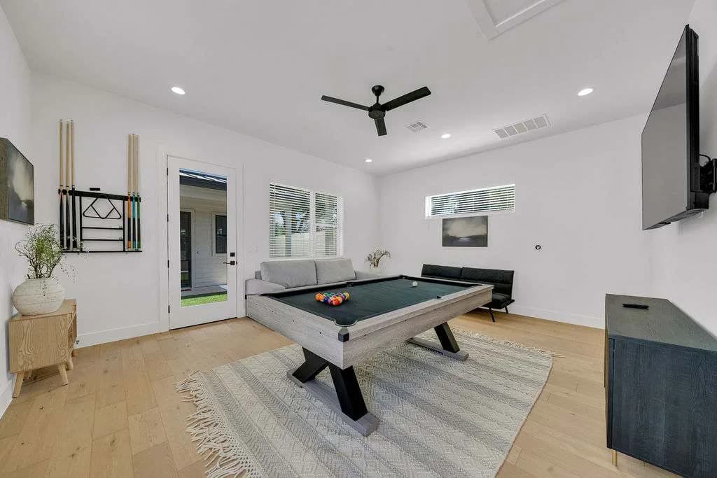 Spacious Five Bedroom Villa in Austin Texas photo 2