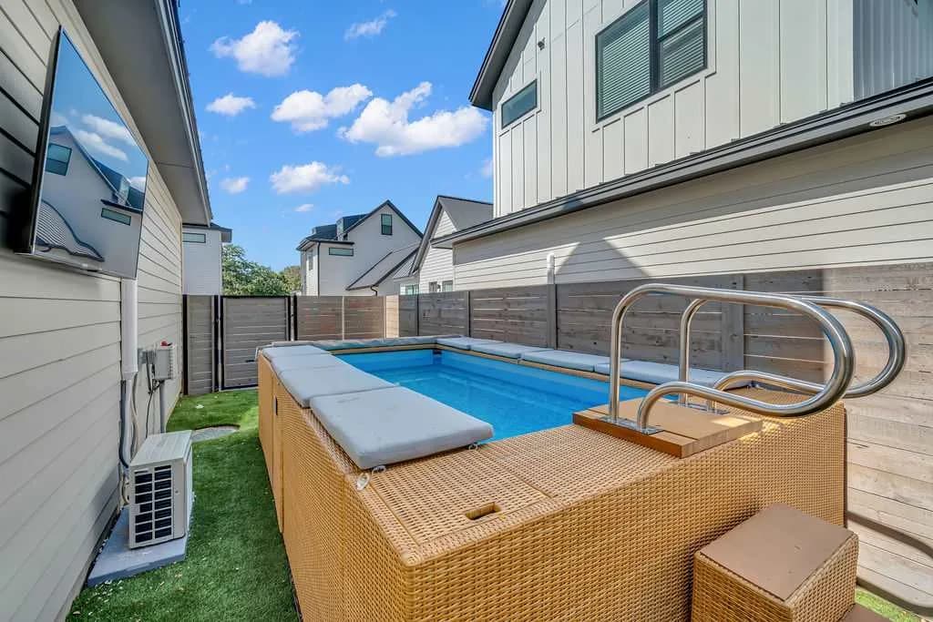 Spacious Five Bedroom Villa in Austin Texas photo 4