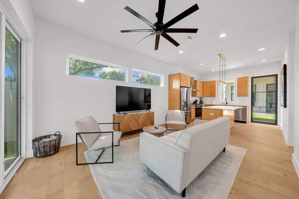 Sprawling Luxury Compound in Austin photo 3