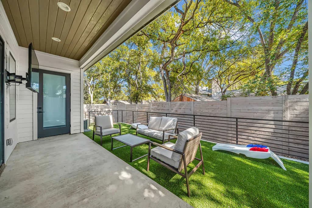 Sprawling Luxury Compound in Austin photo 5