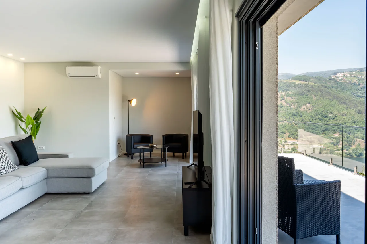 Charming Villa Retreat With Poolside Serenity photo 5