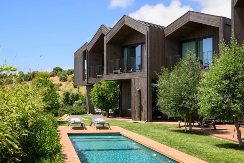 Relaxing Villa With Pool And Balcony