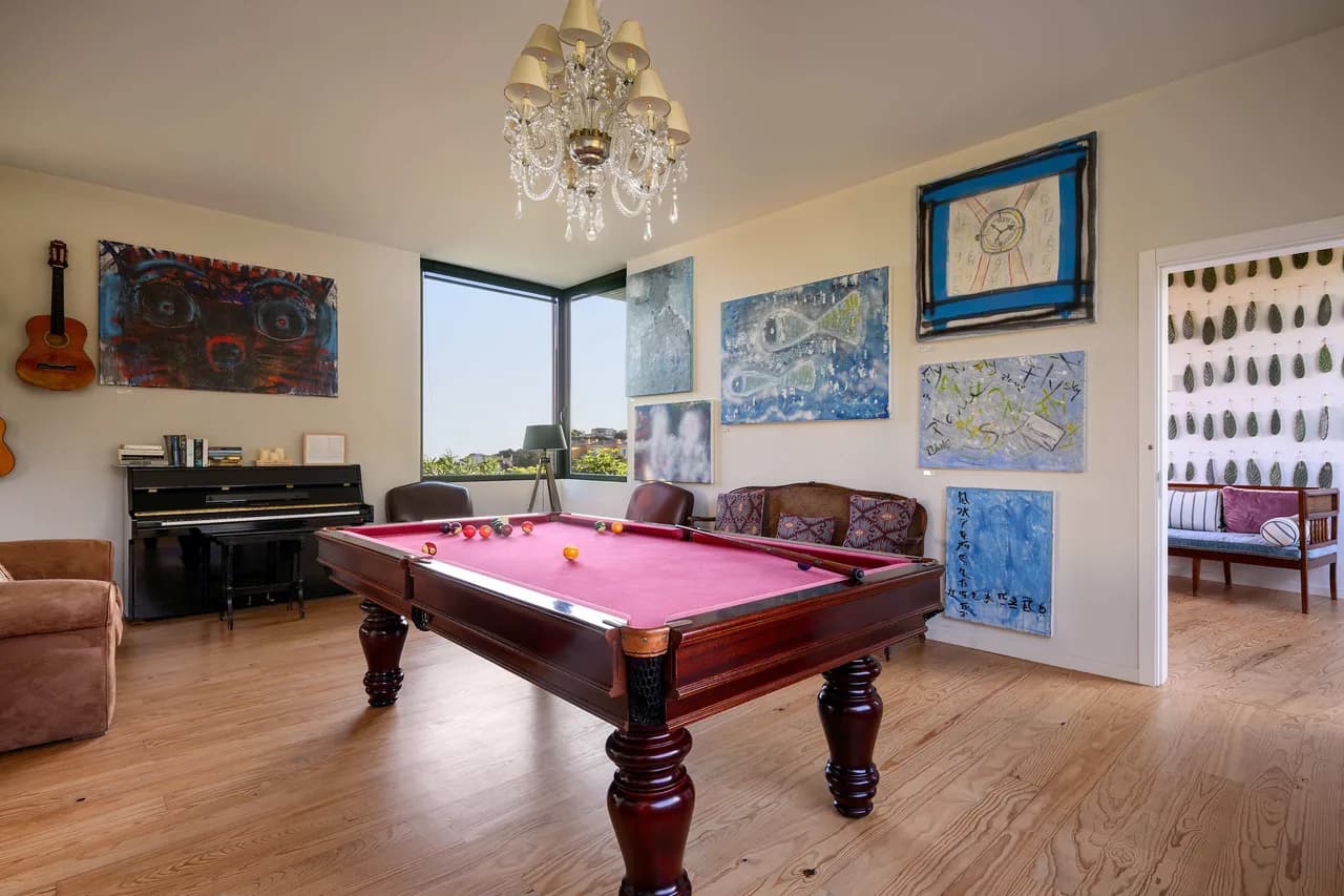 Relaxing Villa With Pool And Balcony photo 4