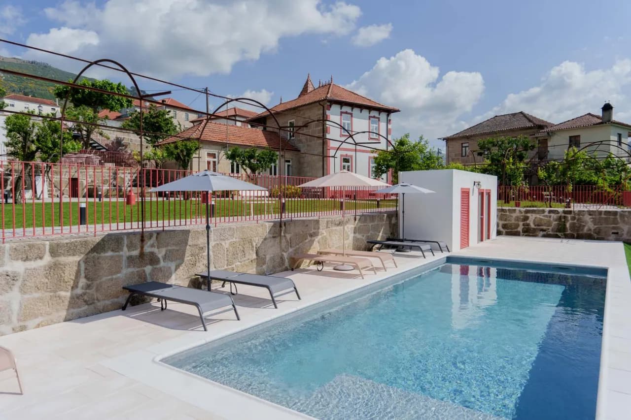 Relaxing Villa With Balcony And Pool