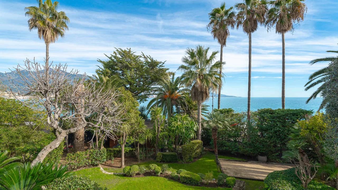 Elegant Villa in Cape Martin with Expansive Views photo 5