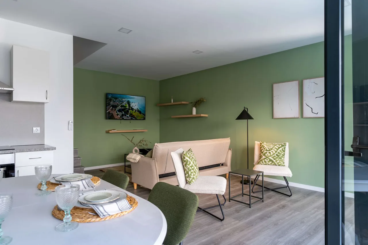Contemporary Apartment With Pool And Views photo 3