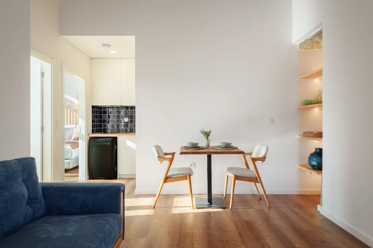Bright Apartment With Pool And Views photo 2
