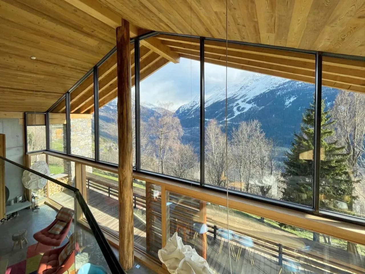 Bright Chalet Overlooking Alpine Mountain Views photo 4