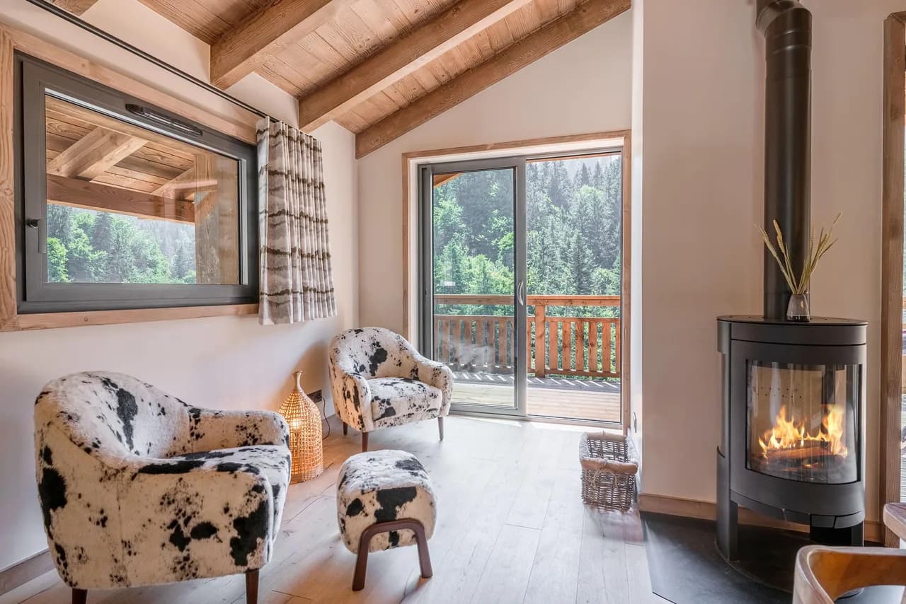 Spacious Chalet Getaway With Mountain Views photo 5