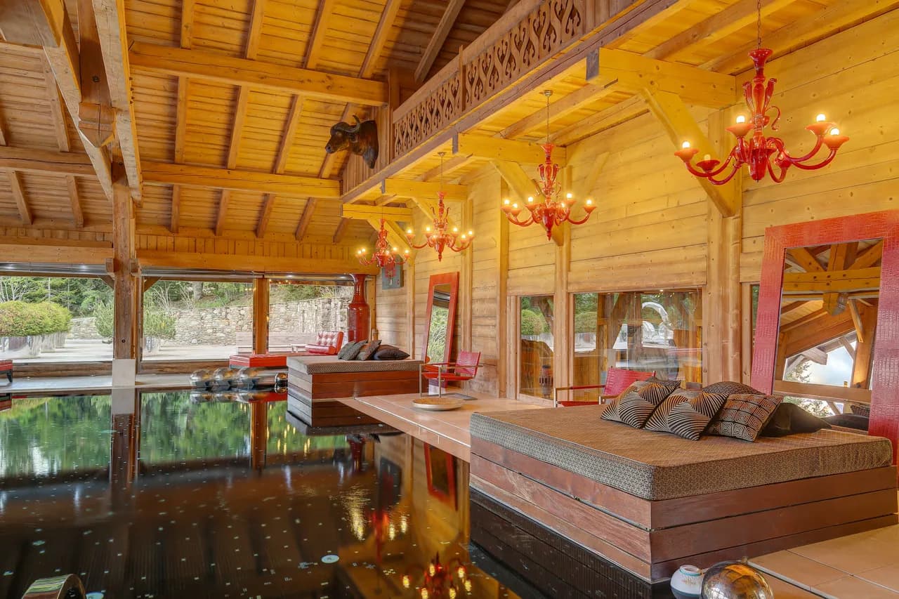 Luxury Six-Bedroom Chalet in Megeve photo 2