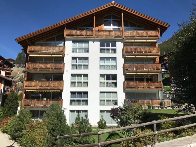 Panoramic Mountain-view Apartment in Zermatt