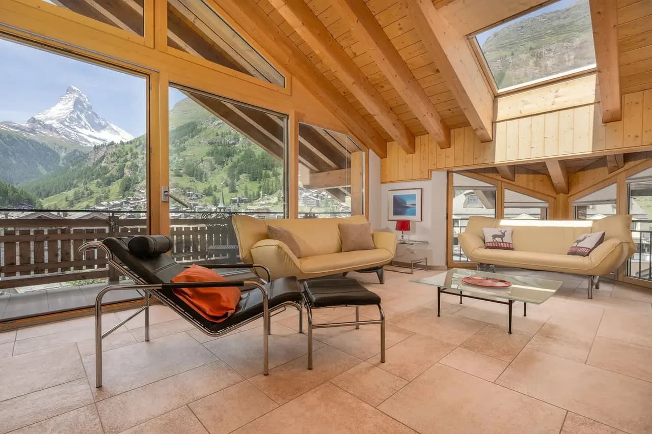 Panoramic Mountain-view Apartment in Zermatt photo 2