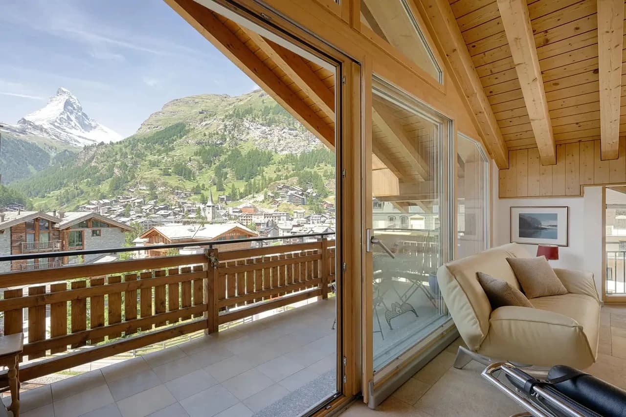 Panoramic Mountain-view Apartment in Zermatt photo 4