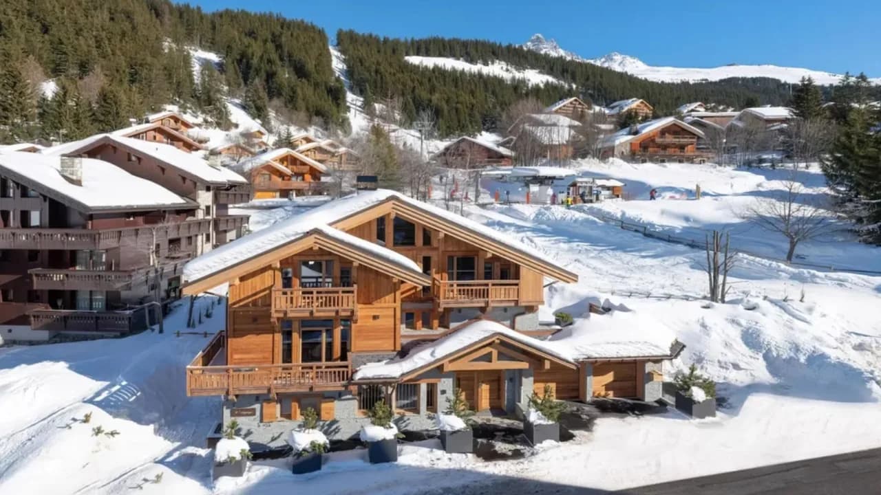 Alpine Retreat With Jacuzzi and Cinema