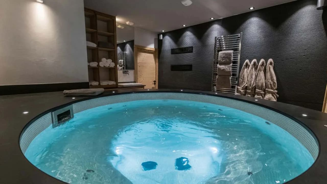 Alpine Retreat With Jacuzzi and Cinema photo 5