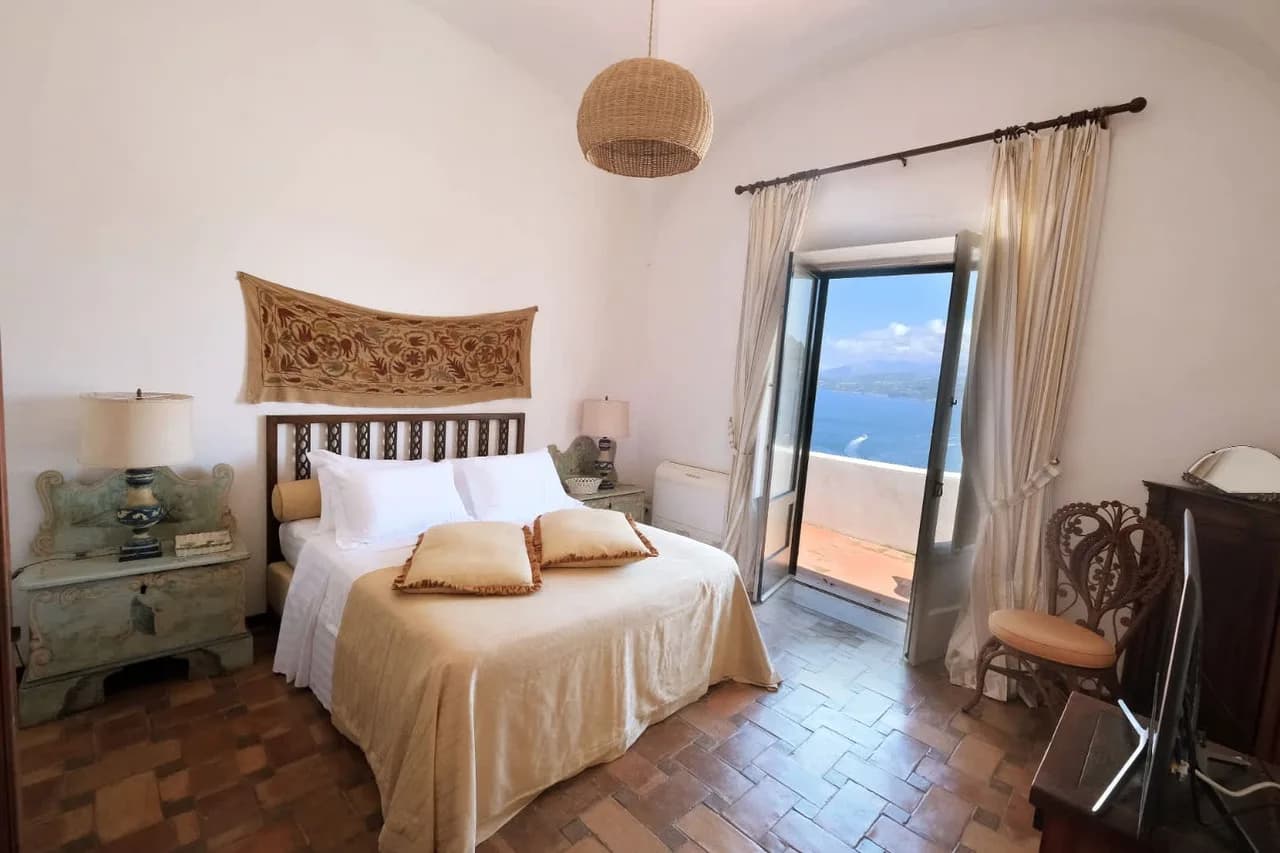 Stylish Capri Escape With Magical Gardens photo 3