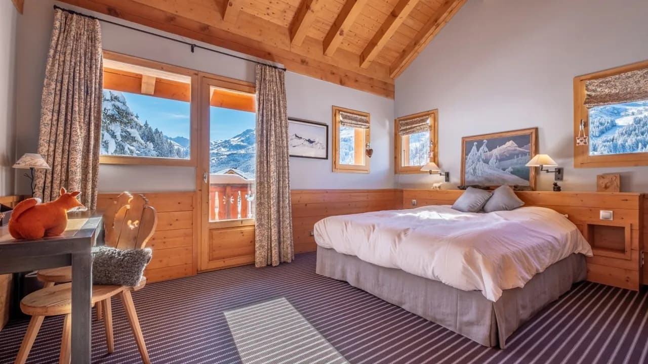 Luxury Chalet Near Slopes With Jacuzzi photo 3