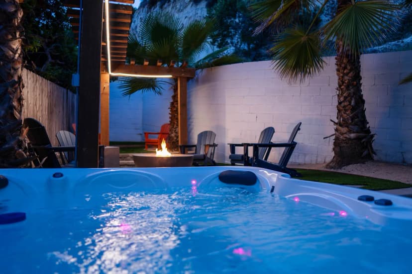 8BR Group Compound, Hot Tub & Games