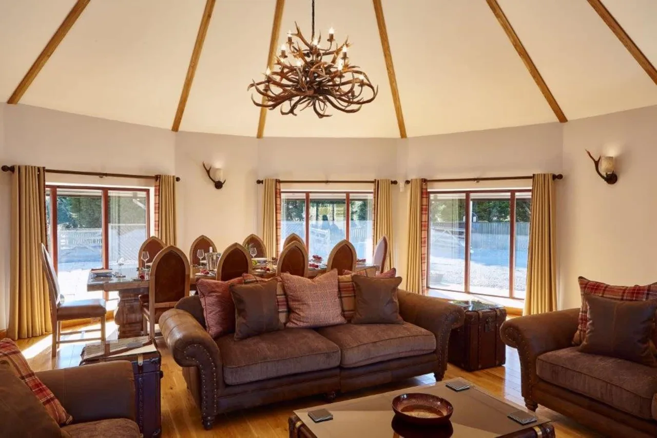 Indulgent Scottish Estate With Panoramic Views photo 5