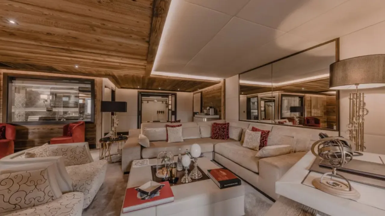 Cozy Lounge Suite With Balcony Views