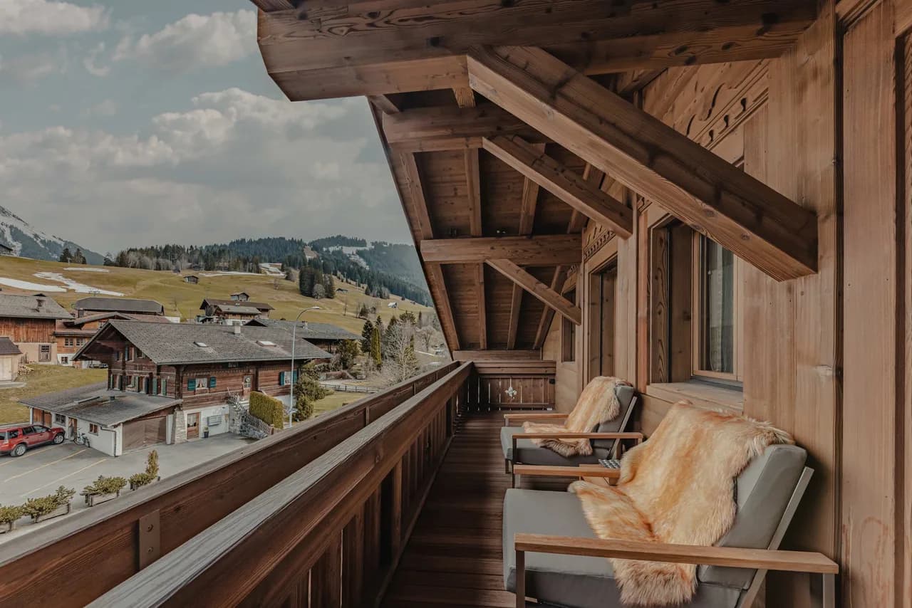 Luxury Suite Overlooking Iconic Bernese Peaks photo 3