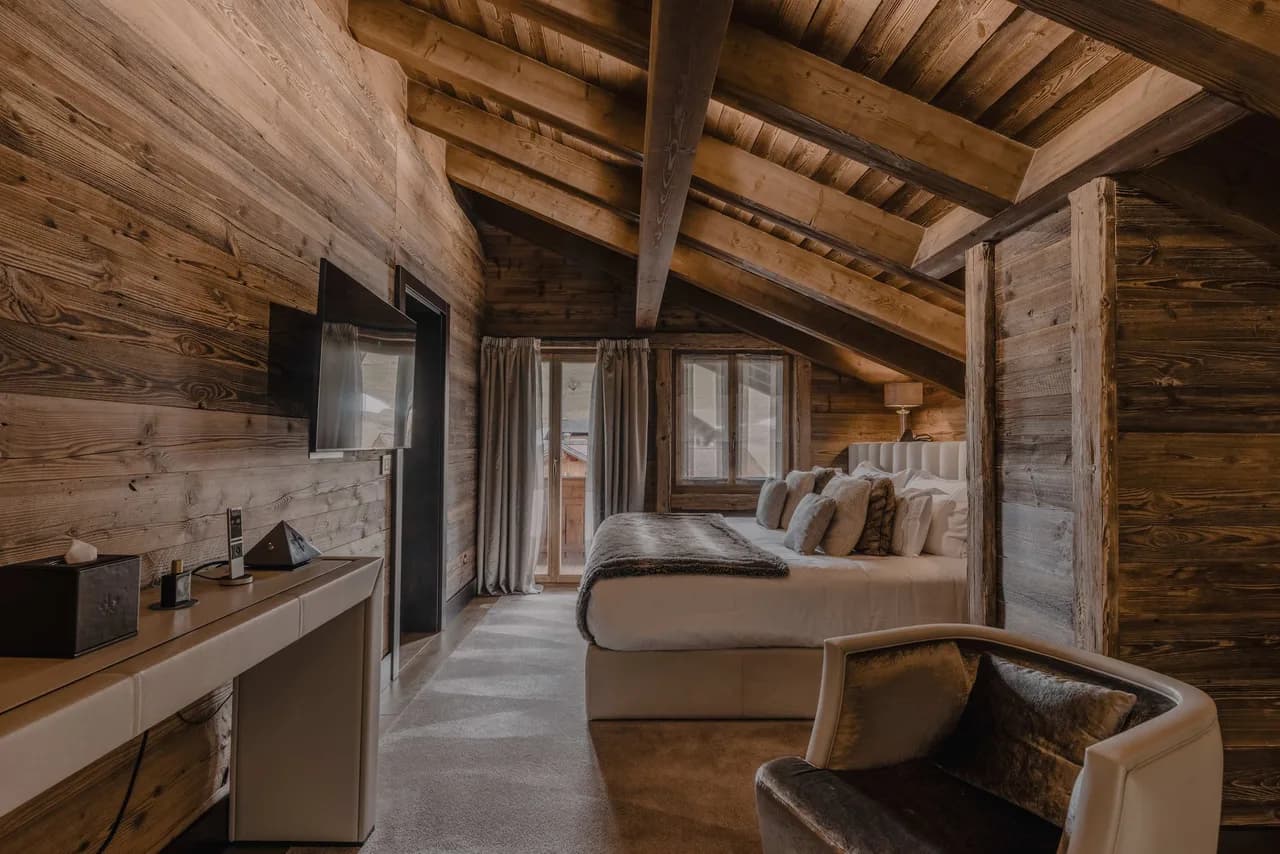 Luxury Suite Overlooking Iconic Bernese Peaks photo 4