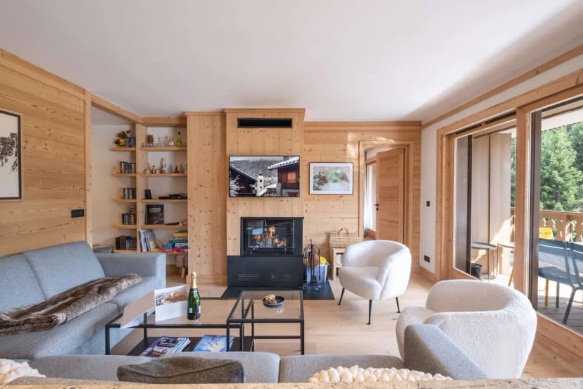 Modern Alpine APT With Balcony Mountain Views