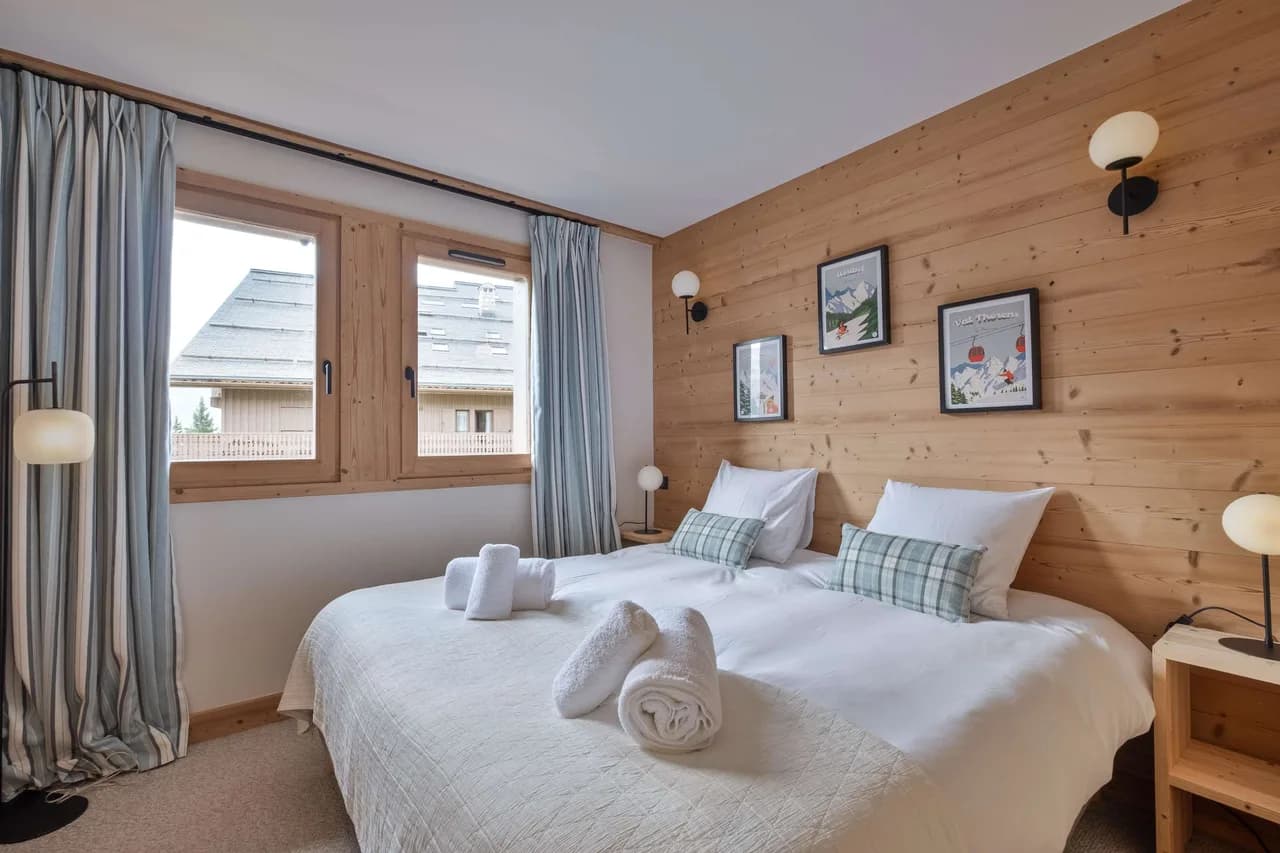 Modern Alpine APT With Balcony Mountain Views photo 2