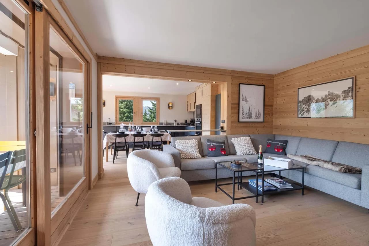 Modern Alpine APT With Balcony Mountain Views photo 3