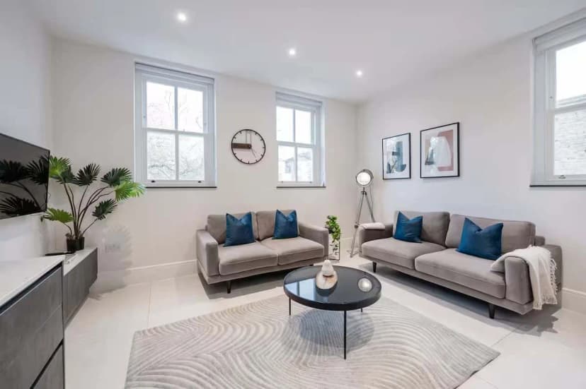 Charming Four Bedroom Retreat in Prime London