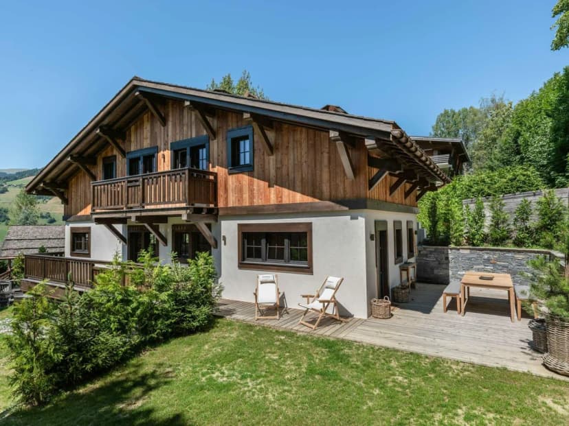Elegant Chalet With Stunning Mountain Views