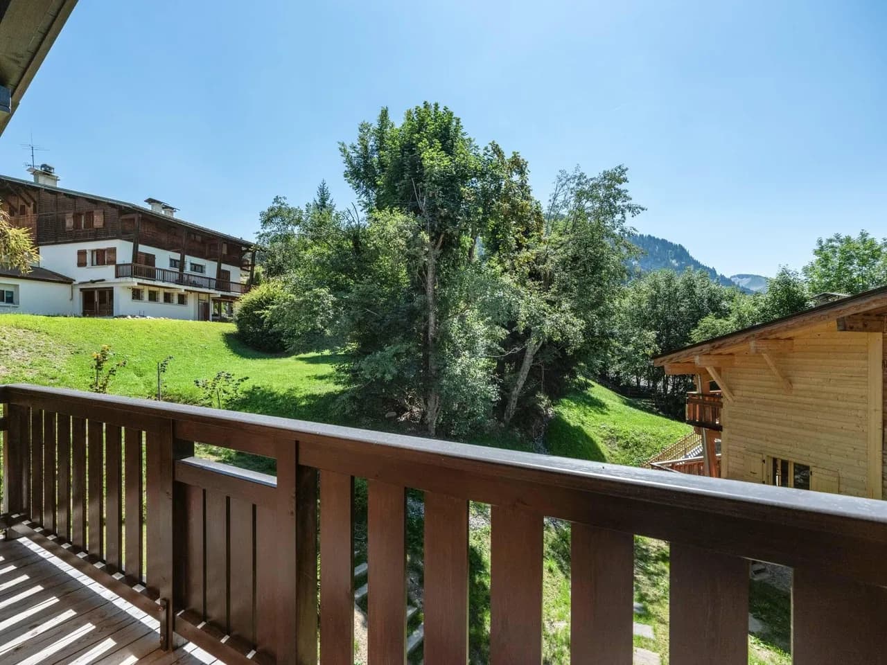 Elegant Chalet With Stunning Mountain Views photo 5