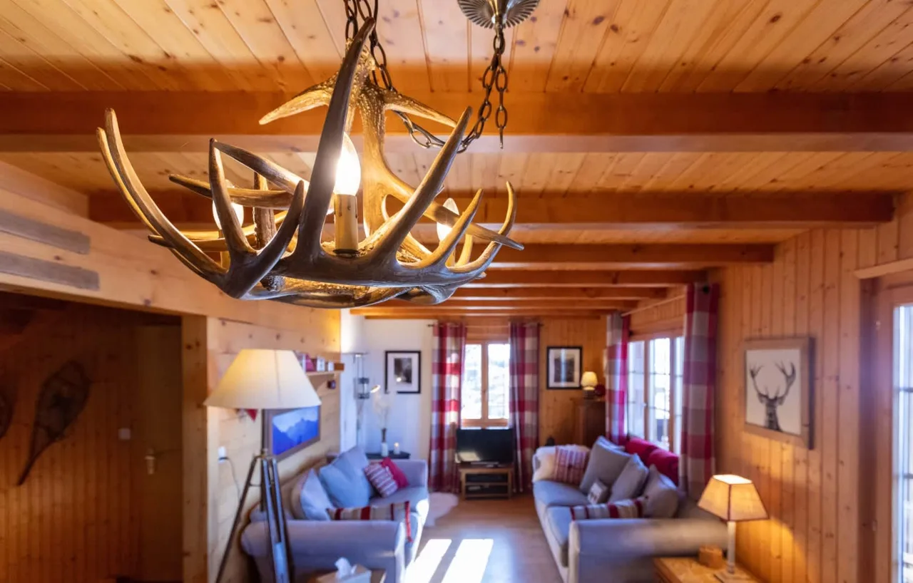 Modern Chalet Surrounded By Swiss Peaks photo 4