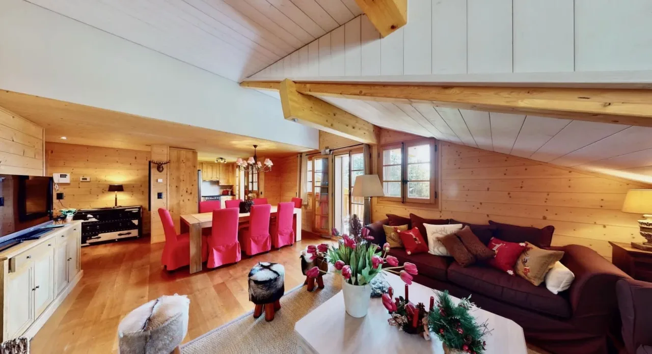 Comfortable Alpine Home With Modern Touches photo 2