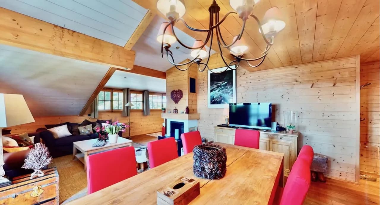 Comfortable Alpine Home With Modern Touches photo 4