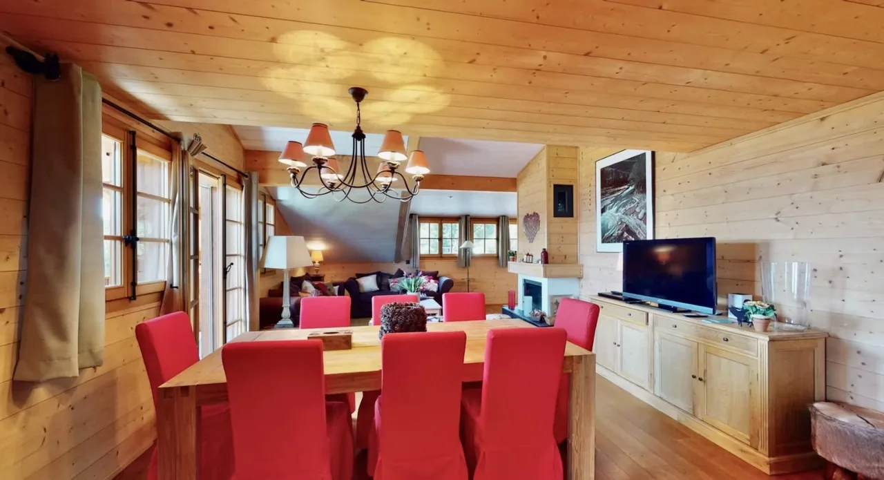Comfortable Alpine Home With Modern Touches photo 5